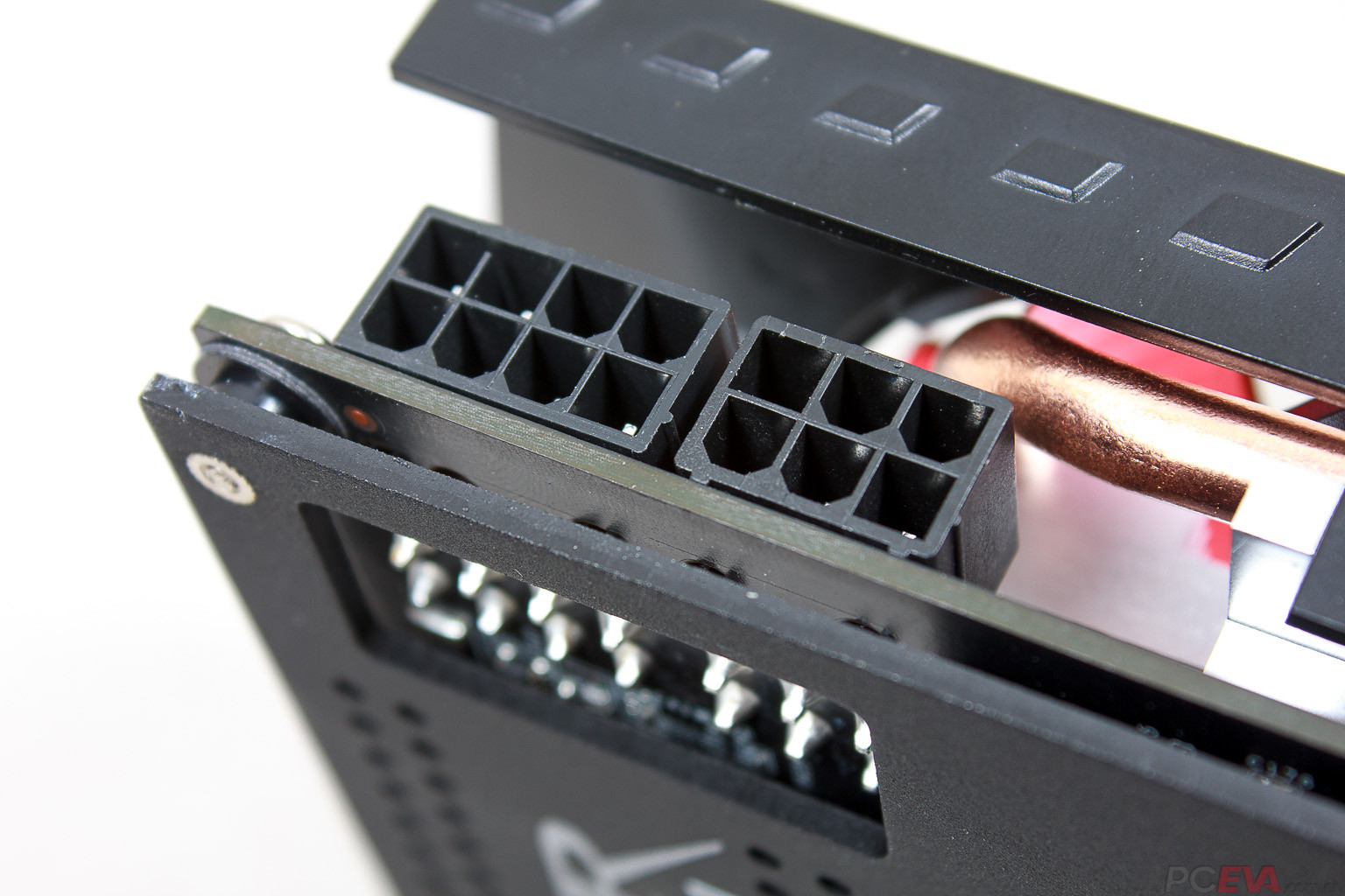 8 6pin的外接供电,对于tdp在170w的显卡而言已经完全足够.