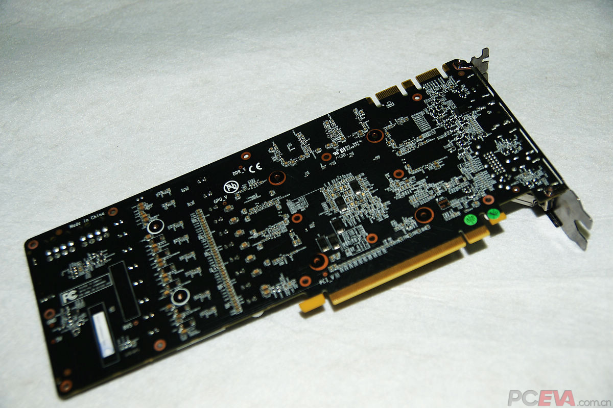 影驰gtx980 gamer 拆开检查身体,一拆探个究竟